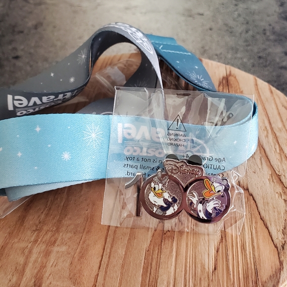 Donald & Daisy Duck 2023 Disney 100th Anniversary Costco Travel Disney Pin NWT - Picture 3 of 6